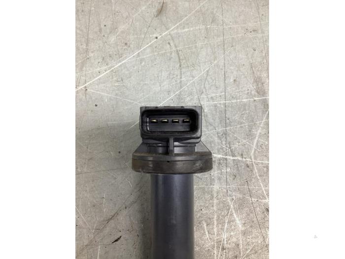 Ignition coil from a Toyota Yaris III (P13) 1.5 16V Hybrid 2015