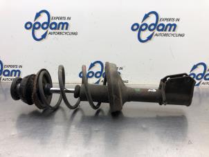 Used Front shock absorber rod, right Renault Clio II (BB/CB) 1.2 Price € 50,00 Margin scheme offered by Gebr Opdam B.V.