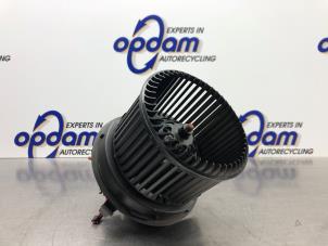 Usados Motor de ventilador de calefactor Toyota Aygo (B40) 1.0 12V VVT-i Precio € 60,00 Norma de margen ofrecido por Gebr Opdam B.V.