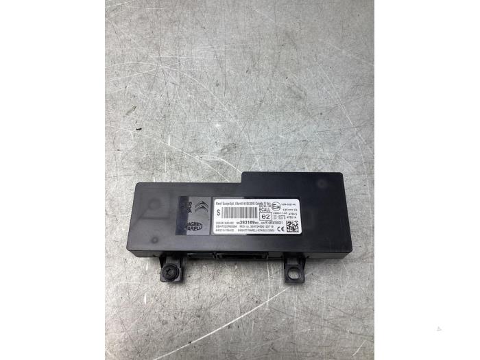 Begagnade Bluetooth-modul Opel Vivaro 2.0 CDTI 122 Pris € 100,00 Marginaltabell erbjuds av Gebr Opdam B.V.