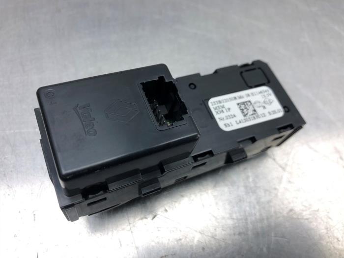 MMI switch from a Renault Clio IV Estate/Grandtour (7R) 1.5 Energy dCi 90 FAP 2015