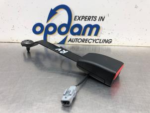 Used Front seatbelt buckle, right Renault Clio IV Estate/Grandtour (7R) 1.5 Energy dCi 90 FAP Price € 30,00 Margin scheme offered by Gebr Opdam B.V.