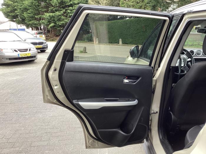 Portière 4portes arrière gauche d'un Suzuki Vitara (LY/MY) 1.6 16V VVT 2018