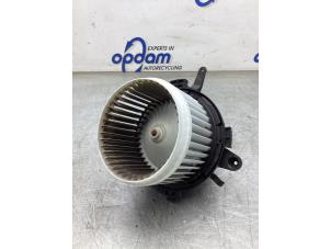 Usados Motor de ventilador de calefactor Opel Vivaro 2.0 CDTI 122 Precio € 90,00 Norma de margen ofrecido por Gebr Opdam B.V.