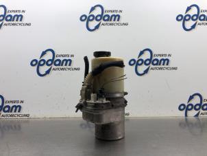 Used Power steering pump Opel Vectra C Caravan 2.2 DIG 16V Price € 150,00 Margin scheme offered by Gebr Opdam B.V.
