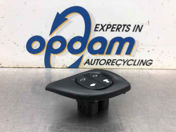 Usados Interruptor de ventanilla eléctrica Ford Transit Connect 1.8 TDCi 90 Precio € 27,00 Norma de margen ofrecido por Gebr Opdam B.V.