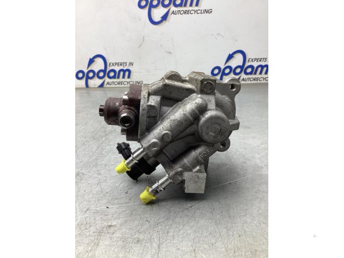 Mechanical fuel pump from a Peugeot Partner (EF/EU) 1.6 BlueHDi 100 2019
