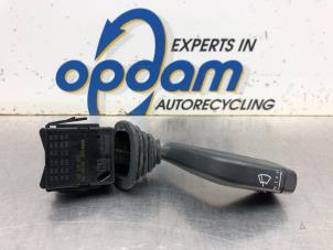 Usados Interruptor de limpiaparabrisas Opel Combo (Corsa C) 1.3 CDTI 16V Precio € 25,00 Norma de margen ofrecido por Gebr Opdam B.V.