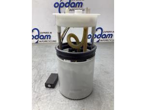 Usados Bomba de gasolina Volkswagen Polo V (6R) 1.2 12V Precio € 35,00 Norma de margen ofrecido por Gebr Opdam B.V.