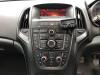 Reproductor de CD y radio de un Opel Astra J Sports Tourer (PD8/PE8/PF8), 2010 / 2015 1.7 CDTi 16V, Combi, Diesel, 1.686cc, 81kW (110pk), FWD, A17DTE, 2011-07 / 2015-10, PC8EW; PD8DW; PD8EW; PE8EW; PF8EW 2012