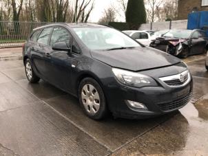 Usagé Suspension de roue avant droite Opel Astra J Sports Tourer (PD8/PE8/PF8) 1.7 CDTi 16V Prix sur demande proposé par Gebr Opdam B.V.