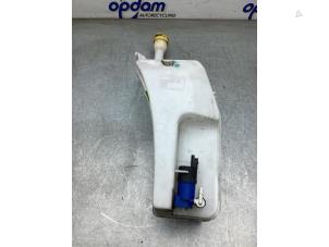 Used Front windscreen washer reservoir Renault Clio IV (5R) 1.5 Energy dCi 90 FAP Price € 45,00 Margin scheme offered by Gebr Opdam B.V.