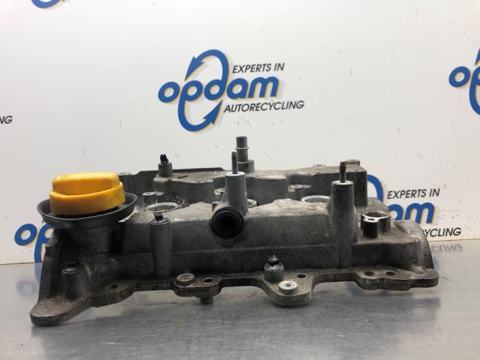 Usagé Couvercle soupapes Dacia Sandero II 0.9 TCE 12V Prix € 45,00 Règlement à la marge proposé par Gebr Opdam B.V.