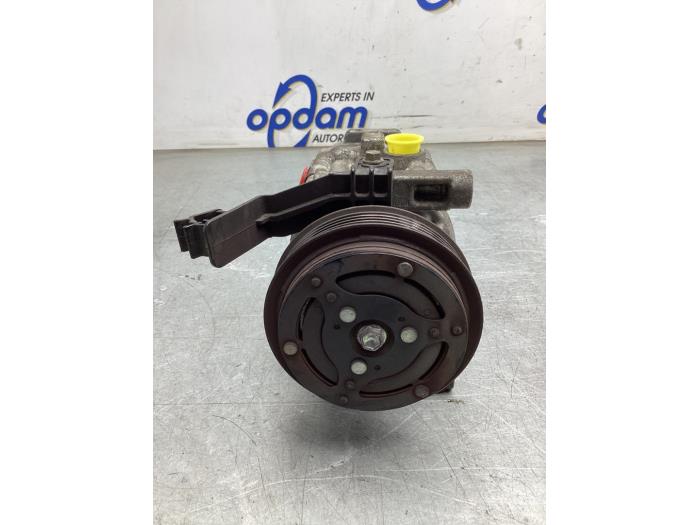 Air conditioning pump from a Fiat 500 (312) 1.4 16V 2011