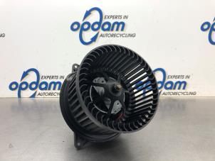 Usados Motor de ventilador de calefactor Ford Transit Connect 1.8 TDCi 90 DPF Precio € 50,00 Norma de margen ofrecido por Gebr Opdam B.V.