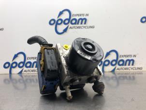 Usagé Pompe ABS Opel Agila (A) 1.2 16V Twin Port Prix € 100,00 Règlement à la marge proposé par Gebr Opdam B.V.
