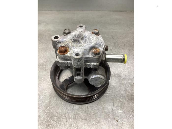 Power steering pump from a Jeep Compass (PK) 2.4 16V 4x4 2016