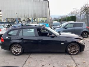 Usagé Jupe droite BMW 3 serie Touring (E91) 318i 16V Prix sur demande proposé par Gebr Opdam B.V.