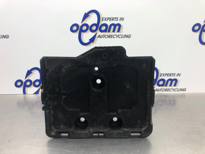 Begagnade Batterilåda Renault Twingo III (AH) 1.0 SCe 70 12V Pris € 27,00 Marginaltabell erbjuds av Gebr Opdam B.V.