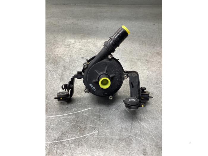 Begagnade Extra vattenpump Kia Niro I (DE) E-Niro 64 kWh Pris € 100,00 Marginaltabell erbjuds av Gebr Opdam B.V.