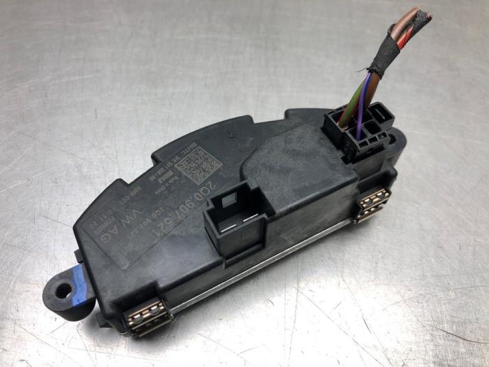 Heater resistor from a Volkswagen Polo VI (AW1) 1.0 TSI 12V 2021