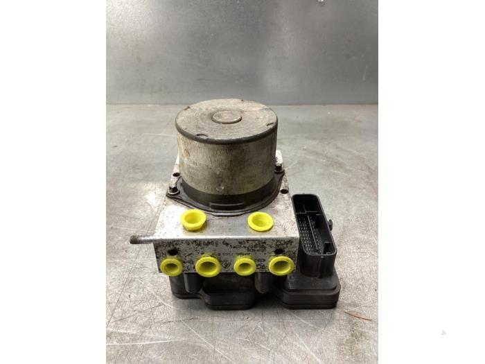 Usagé Bloc ABS Opel Movano 2.3 CDTi Biturbo 16V FWD Prix € 302,50 Prix TTC proposé par Gebr Opdam B.V.