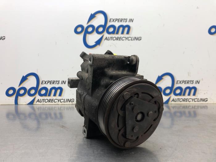 Air conditioning pump from a Peugeot 107 1.0 12V 2012