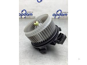 Usados Motor de ventilador de calefactor Toyota Auris (E15) 1.6 Dual VVT-i 16V Precio € 50,00 Norma de margen ofrecido por Gebr Opdam B.V.