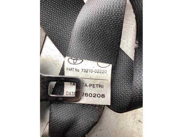Front seatbelt, right from a Toyota Auris (E15) 1.6 Dual VVT-i 16V 2008