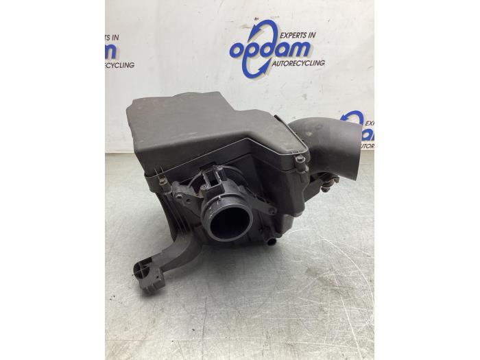 Begagnade Luftfilterhus Ford Focus 3 Wagon 1.6 Ti-VCT 16V 125 Pris € 40,00 Marginaltabell erbjuds av Gebr Opdam B.V.