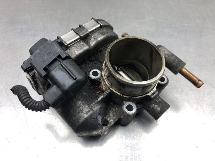 Throttle body from a Opel Astra H GTC (L08) 1.4 16V Twinport 2005