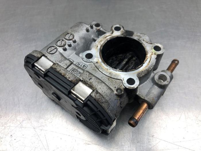 Throttle body from a Opel Astra H GTC (L08) 1.4 16V Twinport 2005