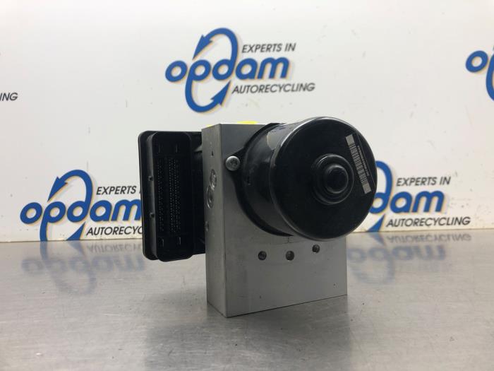 Begagnade ABS-pump Mercedes C (W203) 1.8 C-180K 16V Pris € 63,00 Marginaltabell erbjuds av Gebr Opdam B.V.