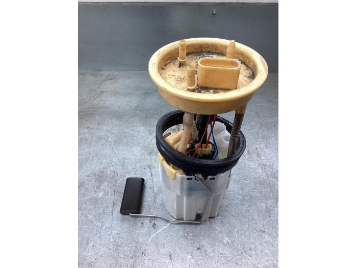 Usagé Pompe à carburant Volkswagen Caddy IV 2.0 TDI 102 Prix € 121,00 Prix TTC proposé par Gebr Opdam B.V.