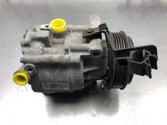 Air conditioning pump from a Fiat 500 (312) 1.2 69 2014