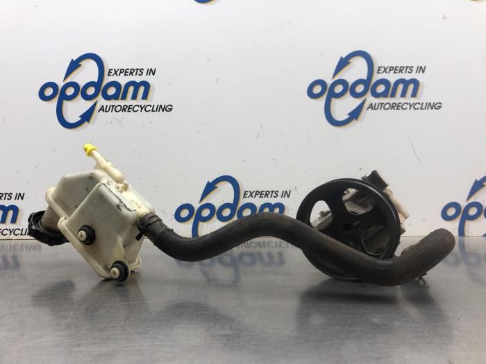 Power steering pump from a Ford Transit Connect 1.8 TDCi 75 2008