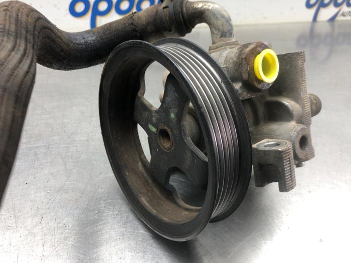 Power steering pump from a Ford Transit Connect 1.8 TDCi 75 2008