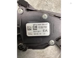 Gaspedalsensor från en Opel Astra J Sports Tourer (PD8/PE8/PF8) 1.7 CDTi 16V 2011