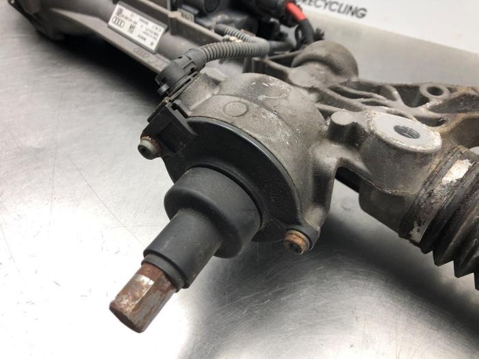 Power steering box from a Audi A4 (B9) 2.0 40 TDI 16V 2017