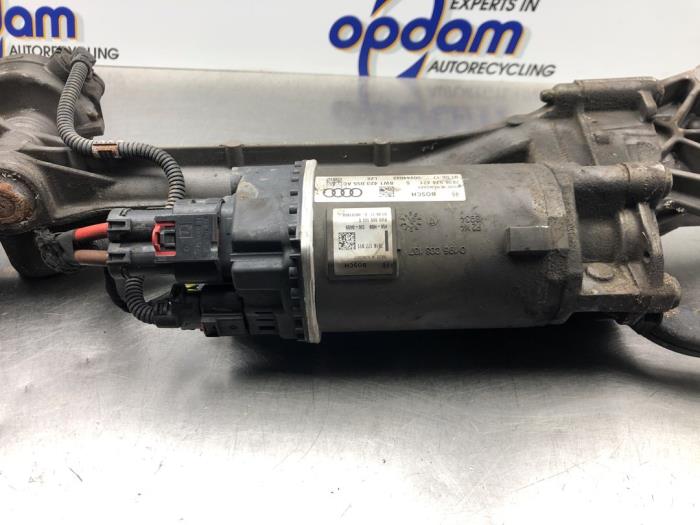 Power steering box from a Audi A4 (B9) 2.0 40 TDI 16V 2017