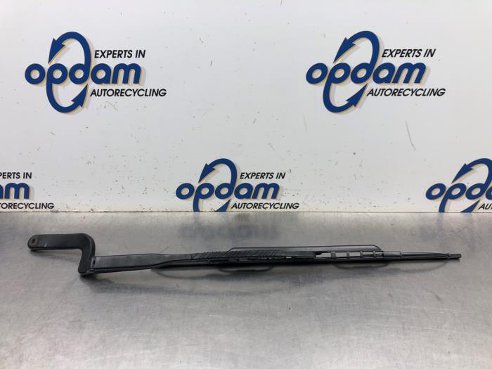 Front wiper arm from a Volvo 850 Estate 2.5i 20V 1993