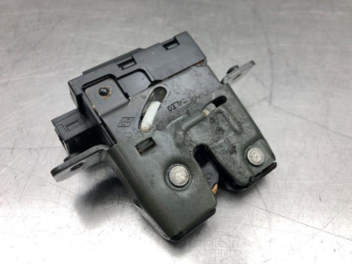 Tailgate lock mechanism from a Nissan Micra (K12) 1.2 16V 2005