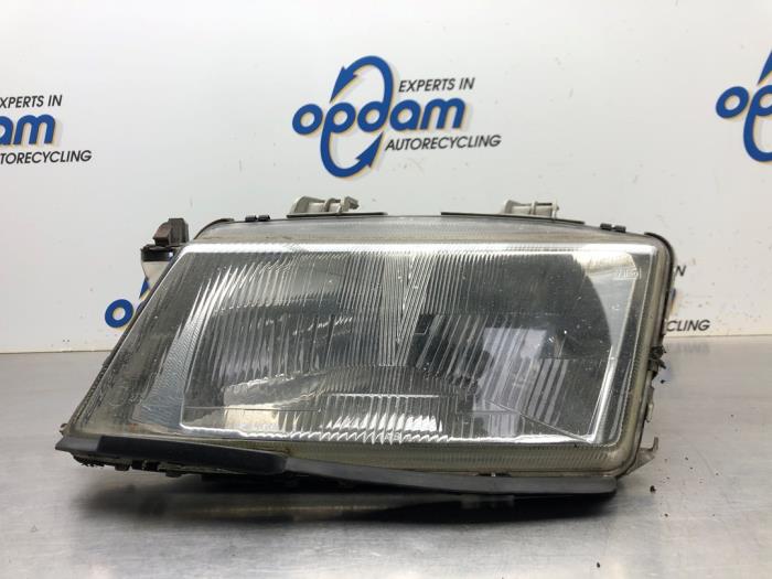 Używane Reflektor lewy Saab 9-3 I (YS3D) 2.0t 16V Cena € 27,00 Procedura marży oferowane przez Gebr Opdam B.V.