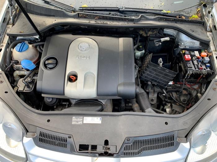 Getriebe van een Volkswagen Golf V (1K1) 1.6 FSI 16V 2004