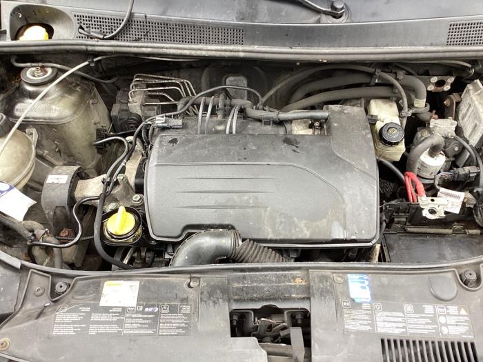 Gearbox from a Dacia Sandero II 1.2 16V 2013
