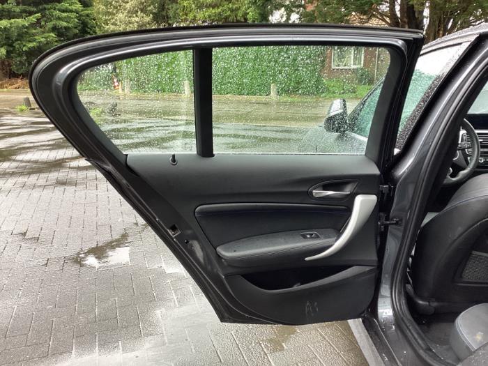 Tür 4-türig links hinten van een BMW 1 serie (F20) 125i 2.0 16V 2018