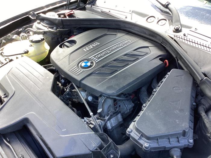 Engine from a BMW 1 serie (F20) 116d 1.6 16V Efficient Dynamics 2013