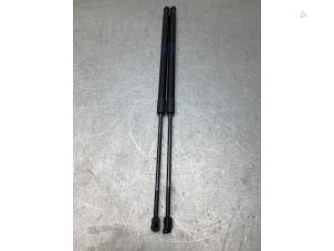 Used Set of tailgate gas struts Mercedes Vito (447.6) 2.2 114 CDI 16V Price € 48,40 Inclusive VAT offered by Gebr Opdam B.V.