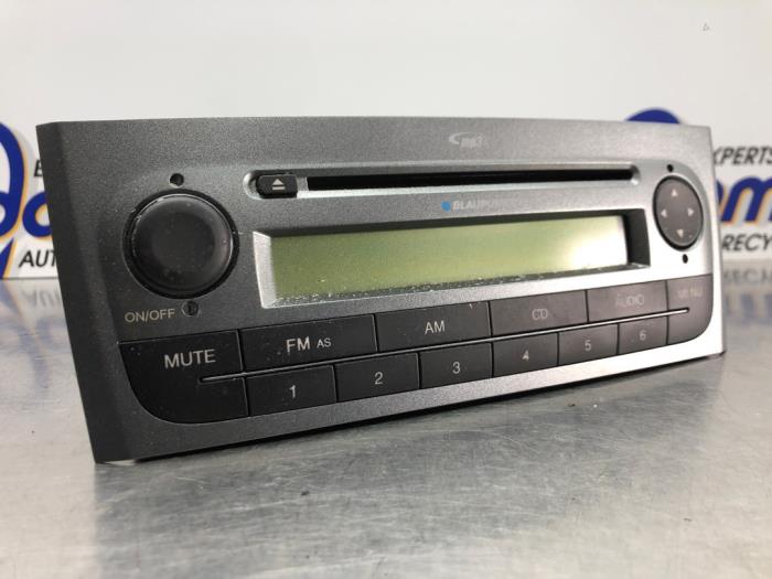 Radio CD player from a Fiat Grande Punto (199) 1.4 16V 2009