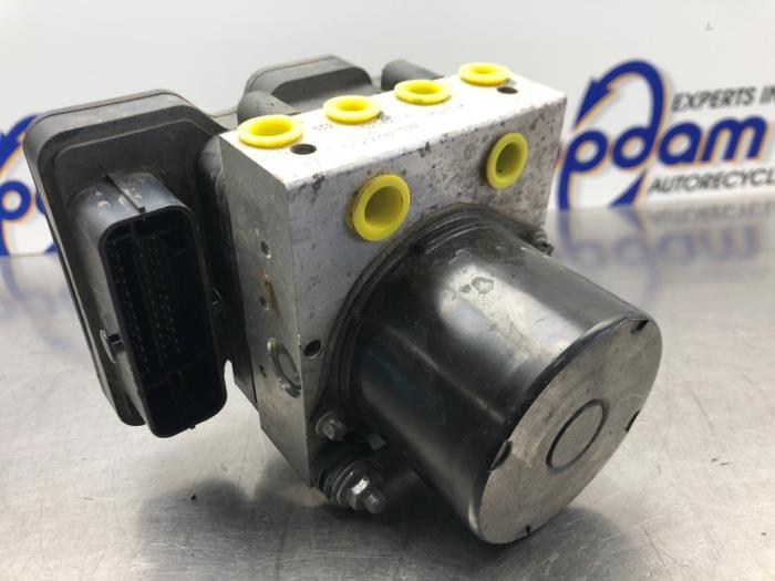 ABS pump from a Fiat 500 (312) 0.9 TwinAir 85 2017